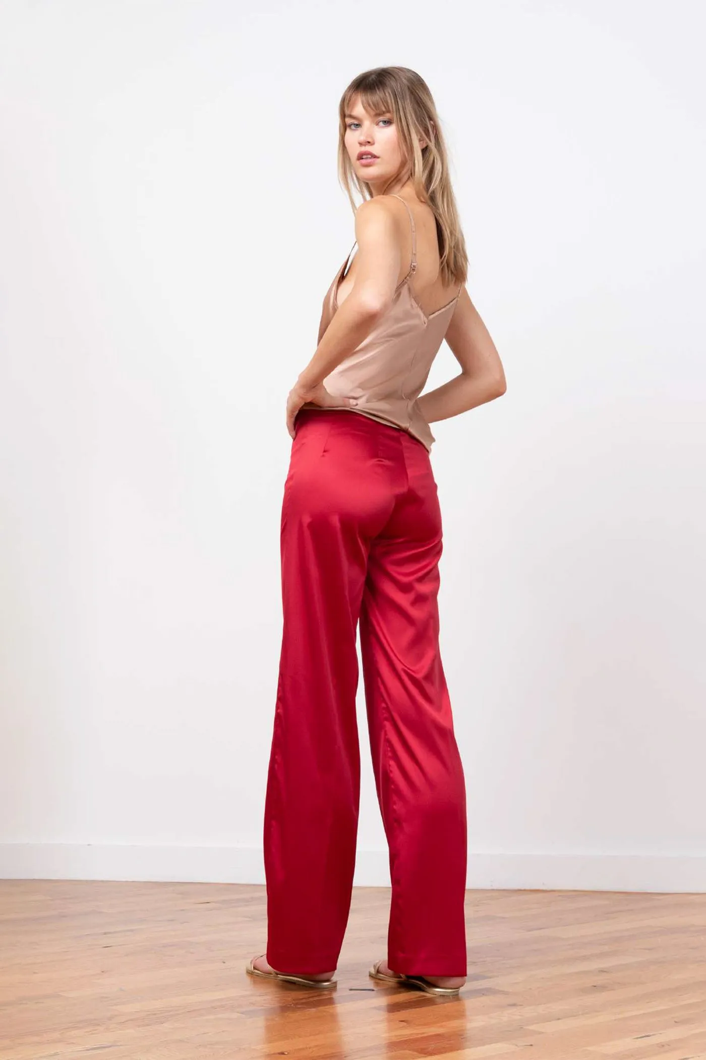FLAVIA Satin Red