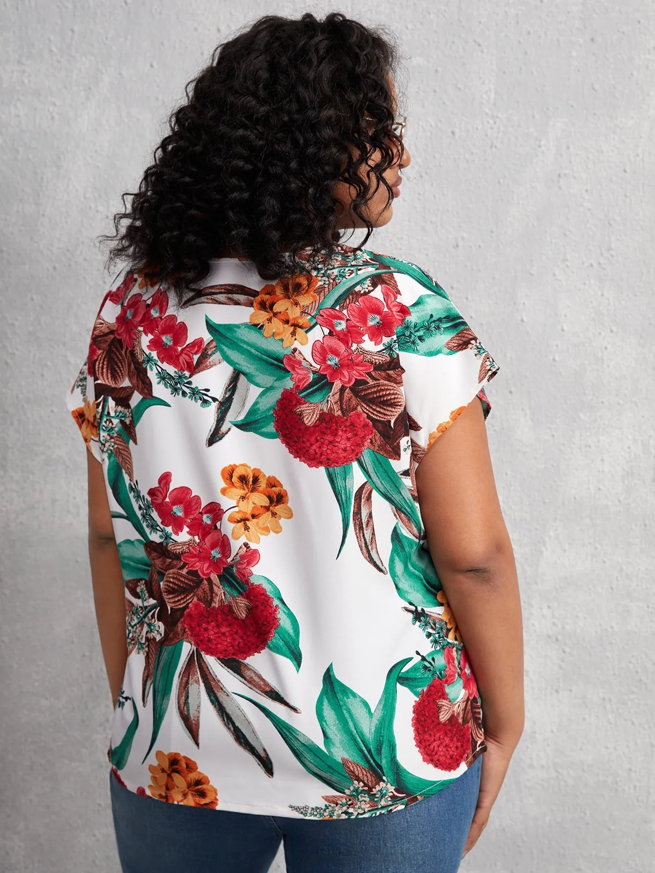 Floral Short Sleeve Round Neck Regular Plus Size Blouse
