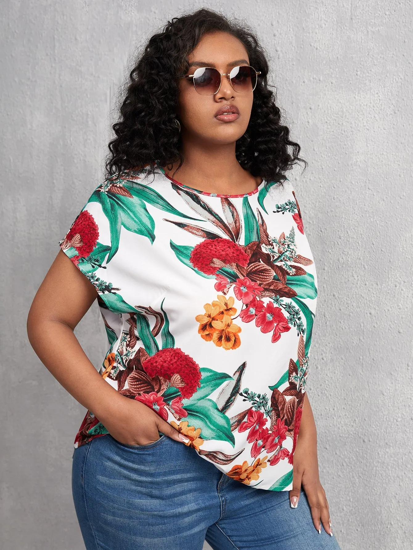 Floral Short Sleeve Round Neck Regular Plus Size Blouse